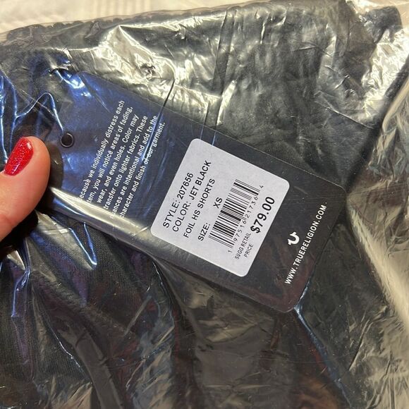 TRUE RELIGION - METALLIC LOGO RAW HEM SWEAT SHORT - Picture 5 of 7